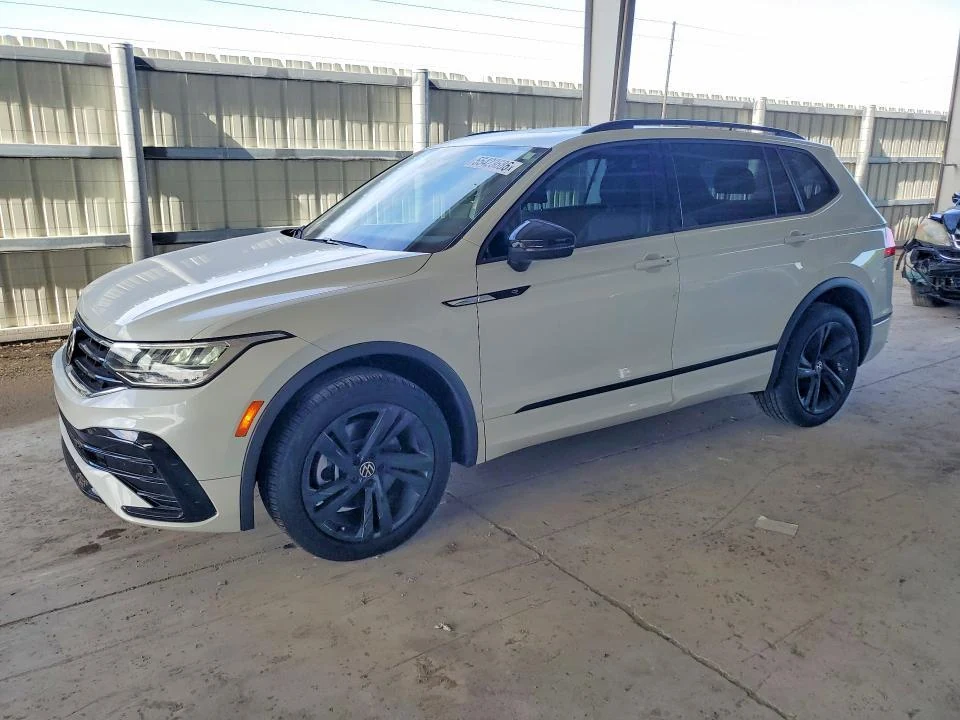 Volkswagen · 2024 Tiguan SE R-Line Black